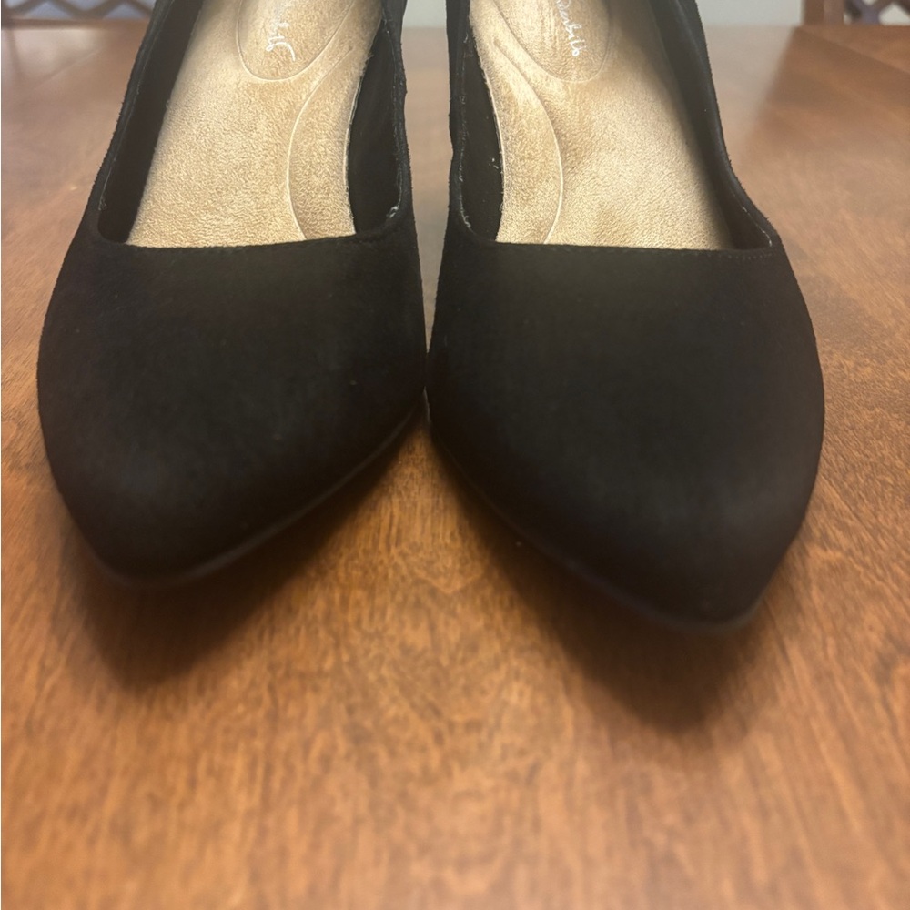 Gloria Vanderbilt Pumps - Picture 6 of 7